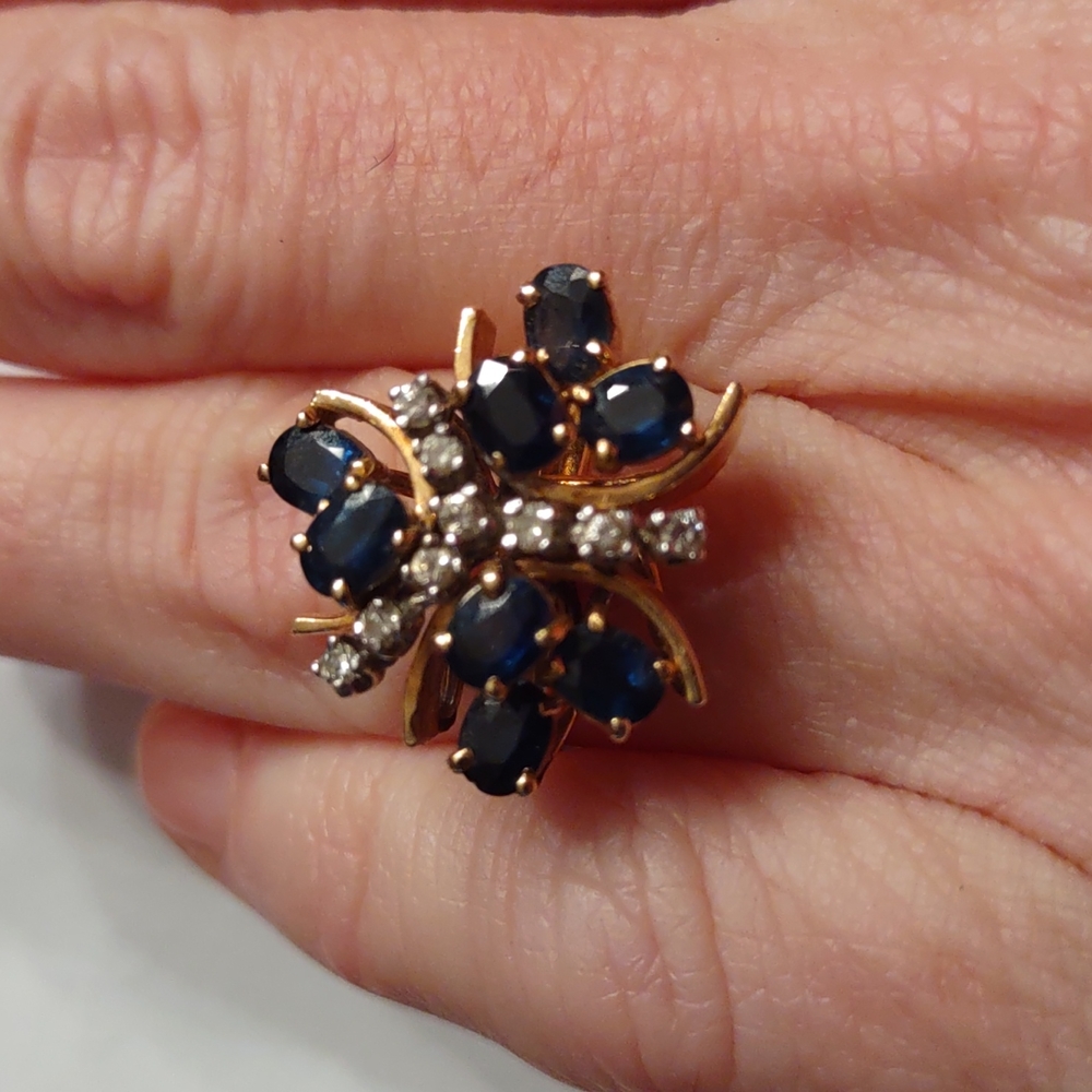 Blue sapphire And diamond ring 14 kt yellow gold